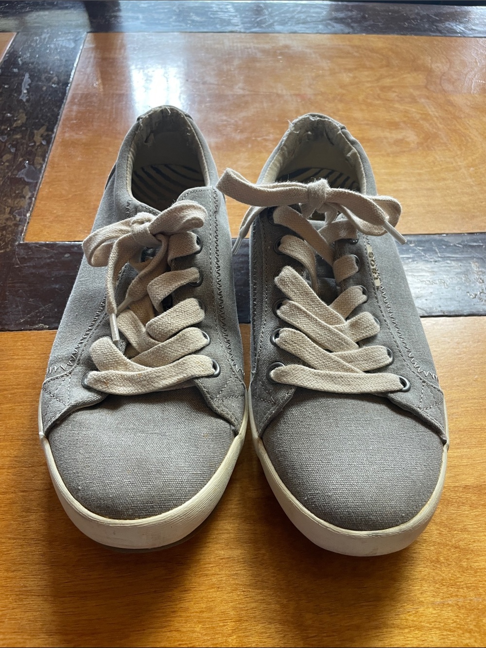 TAOS Women's Gray Canvas Low-Top Sneakers, Size 7.5